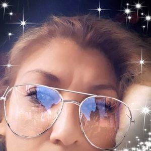 Meet your Posher, Rosalva